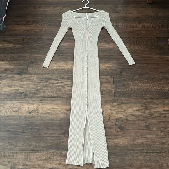 Babaton Dresses & Skirts - 🧸 Babaton Oat Wool Maxi Dress 🧸